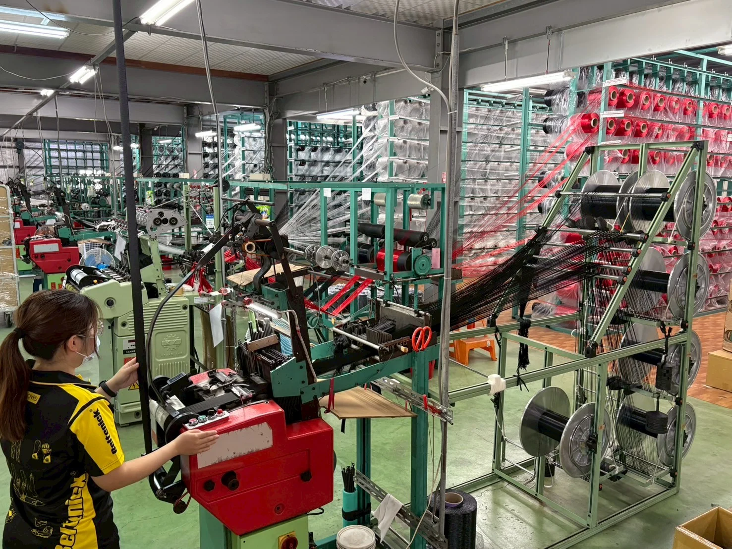 Webbing weaving machine